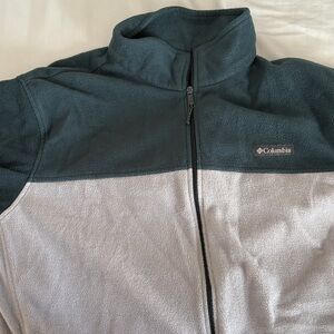 Columbia Dark Green and Light Gray Fleece Jacket